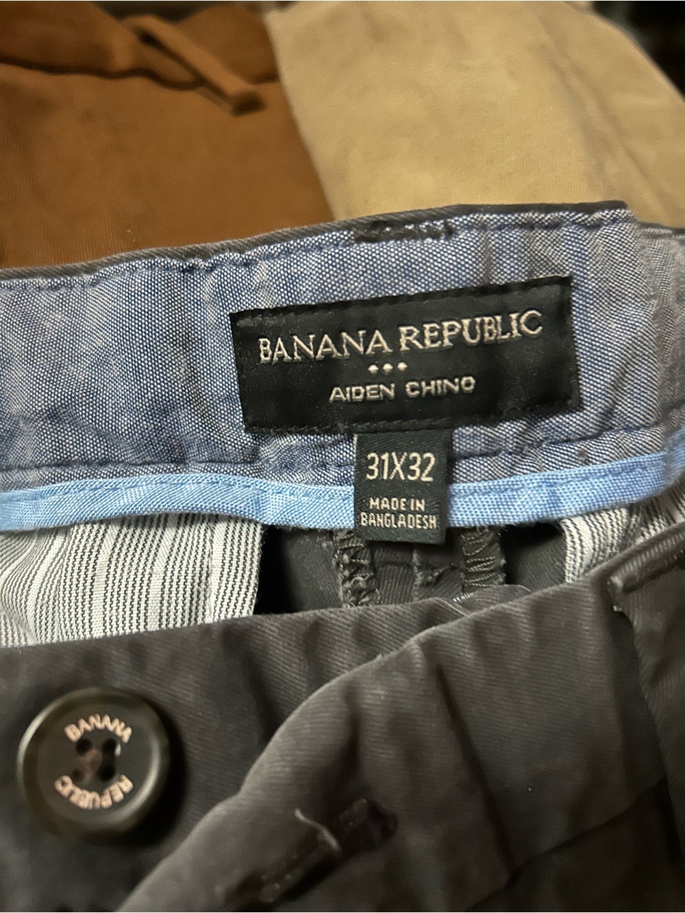 Banana Republic Aiden Chino Men’s Pants in Charcoal